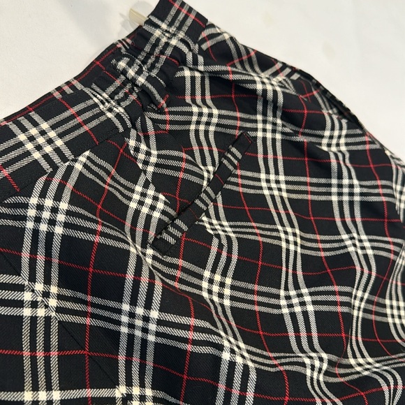 Authentic Burberry plaid skort - Picture 10 of 10